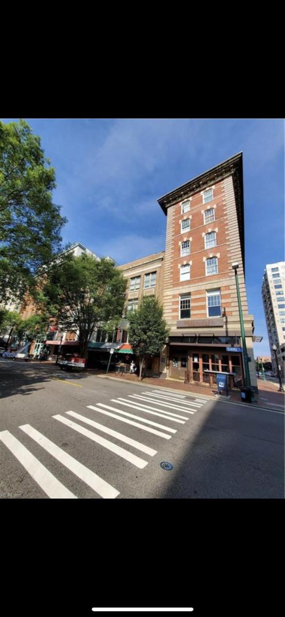 Downtown Norfolk Loft - Housity