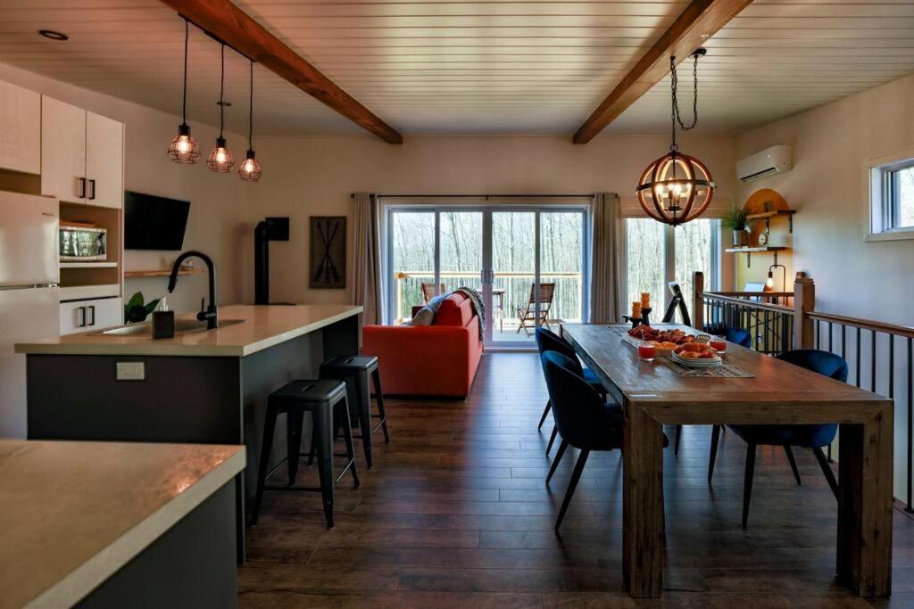 Chalet Woodpecker Lodge - Chaleureux avec foyer. - Housity
