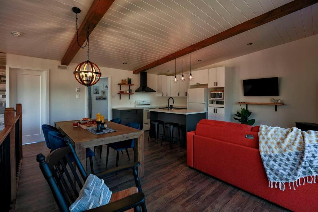 Chalet Woodpecker Lodge - Chaleureux avec foyer. - Housity