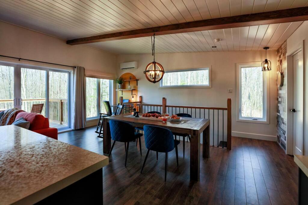 Chalet Woodpecker Lodge - Chaleureux avec foyer. - Housity