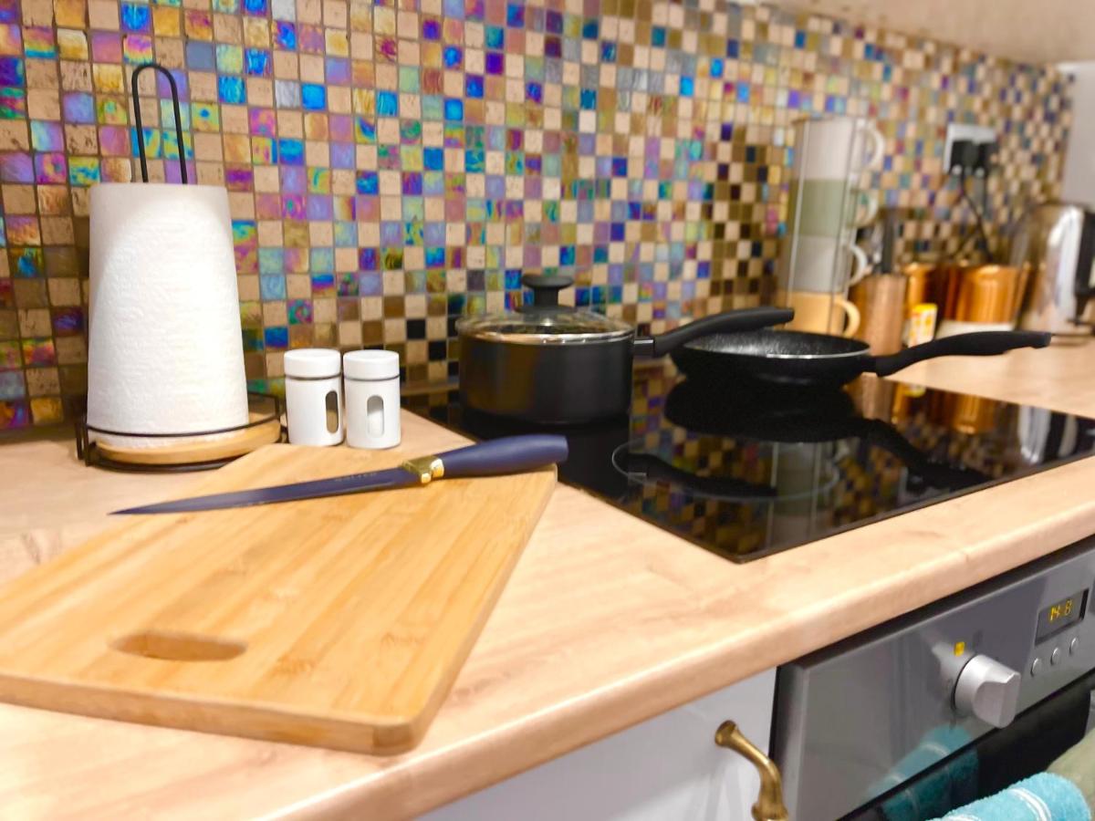 Lovely and comfy entire 1 bedroom flat - 1st floor - Housity