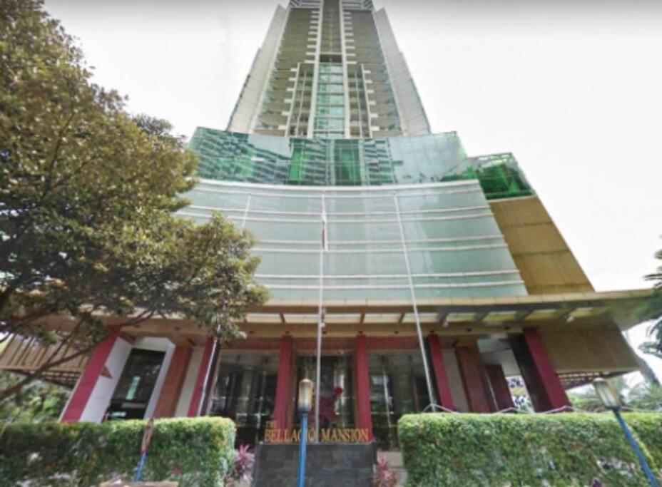 Homey 3 bedrooms Condo in Mega Kuningan, Jakarta - Housity