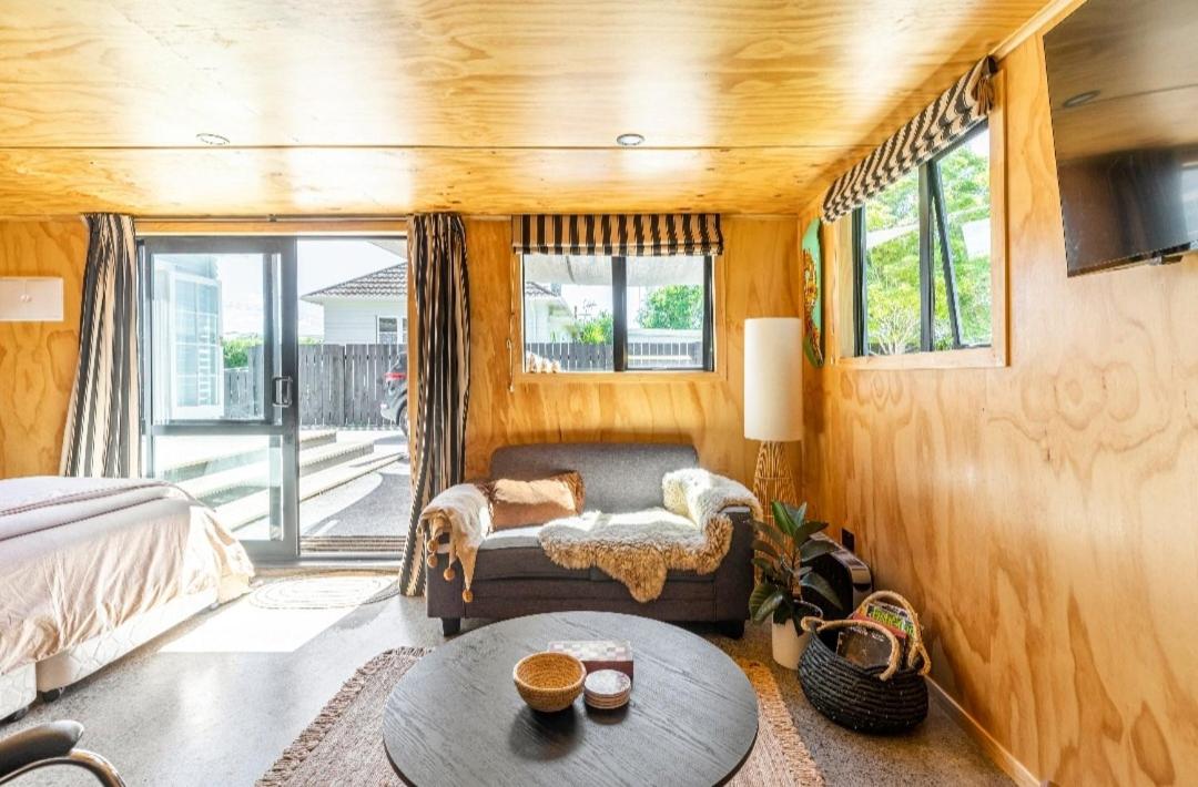 Stylish hideaway on High st Carterton - Housity