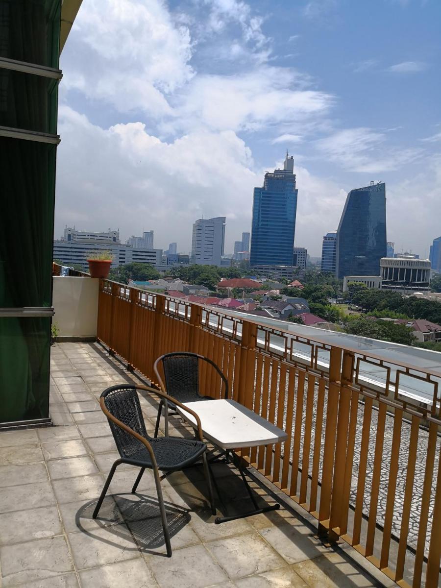 Homey 3 bedrooms Condo in Mega Kuningan, Jakarta - Housity