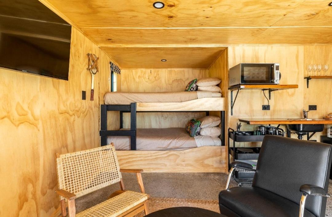 Stylish hideaway on High st Carterton - Housity