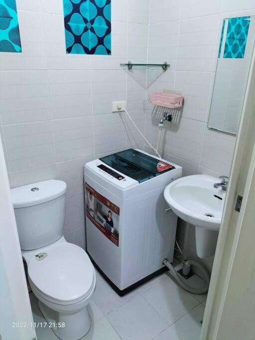 Lovely 1 bedroom condo unit with balcony and pool - Housity