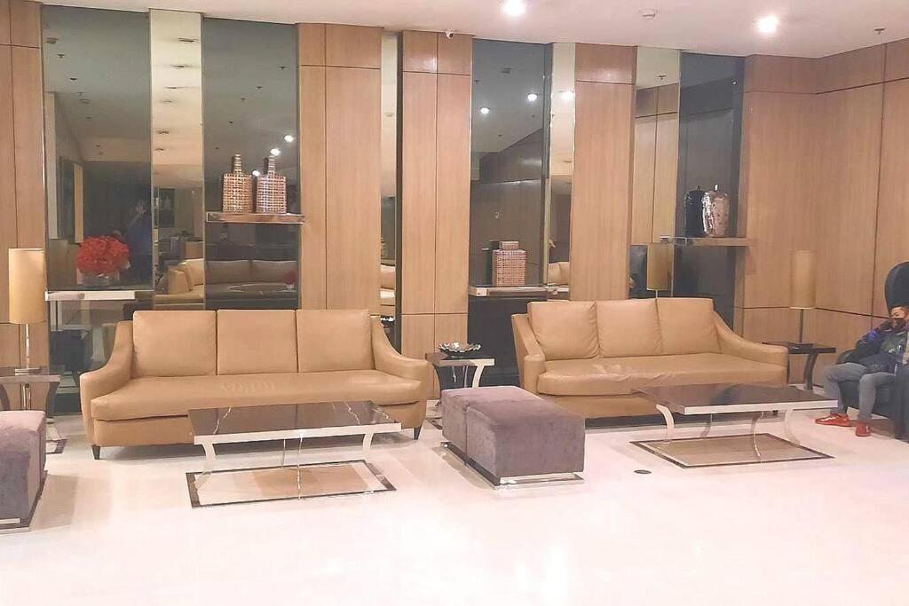 Princeton residence, Near LRT2 Gilmore station, Netflix - Housity