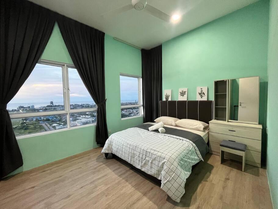 Homestay 2-Rooms Apartment ThePeak Condominium Overlooking Downtown with Seaview - Housity