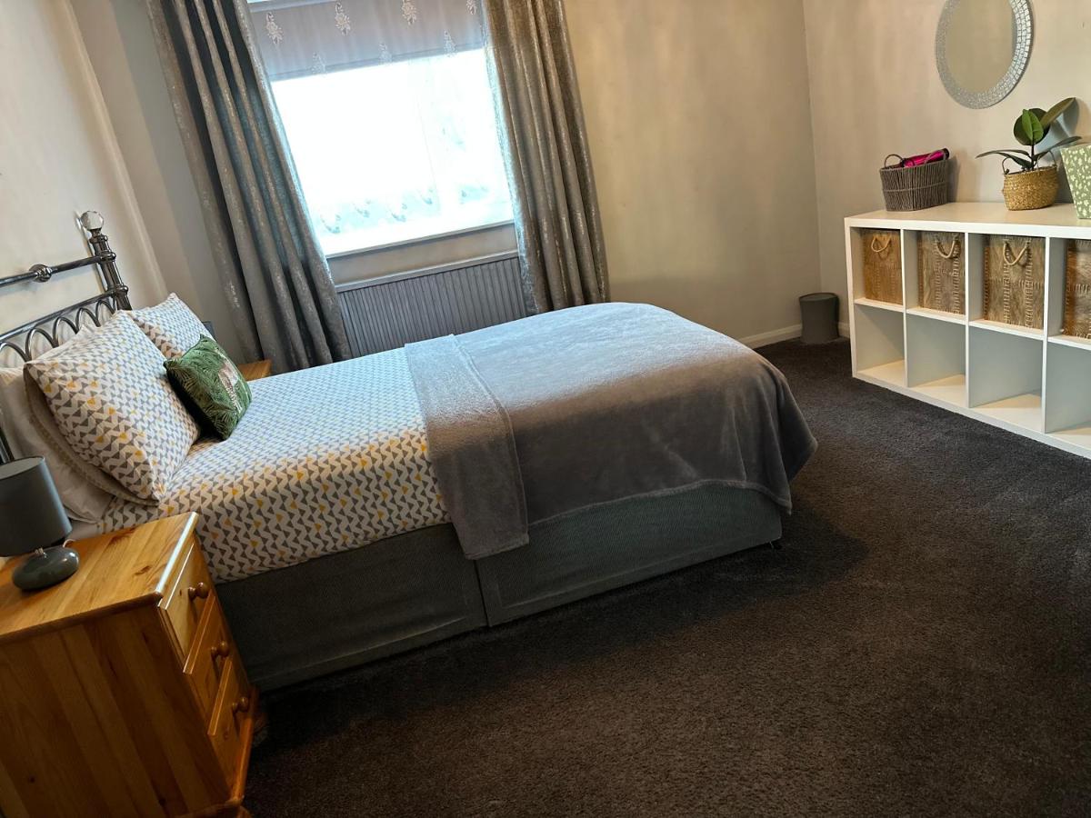 2 BED WEST END APARTMENT. - Housity