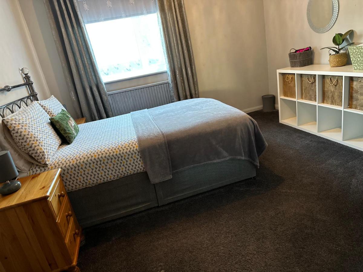 2 BED WEST END APARTMENT. - Housity