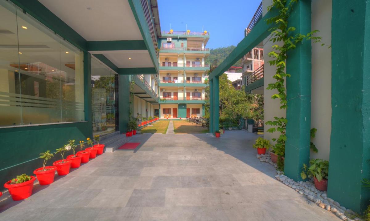 Suitetrails - Shivansh Green Resort