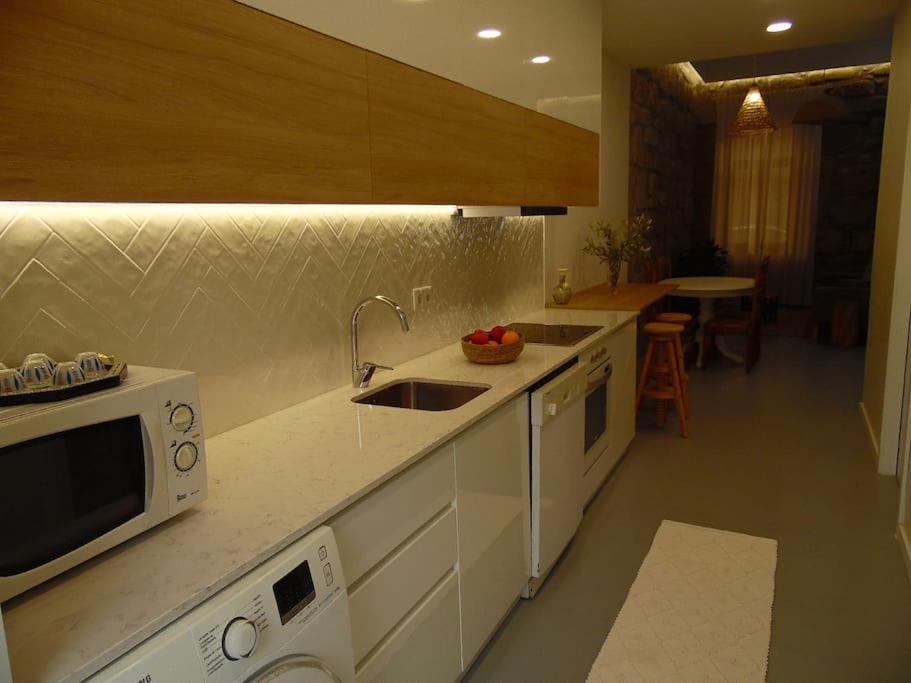 Suitetrails - Casa da Guidinha - 1930s home w/ private backyard
