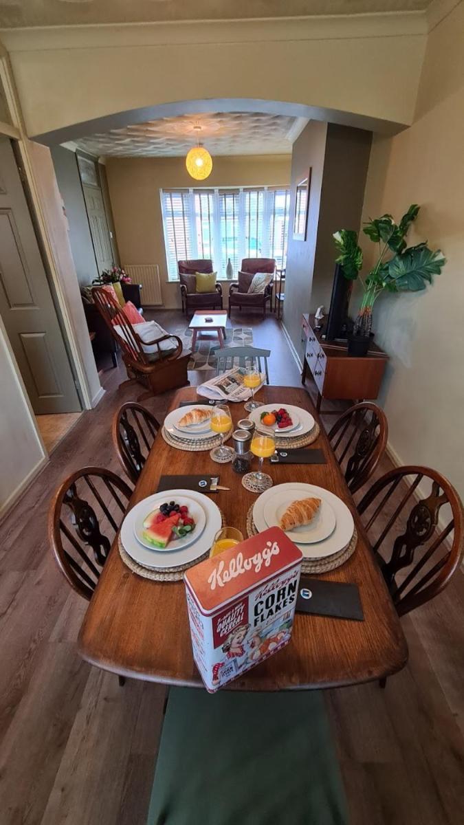 Woodstock by Spires Accommodation a uniquely retro 3 bedroom property - Housity
