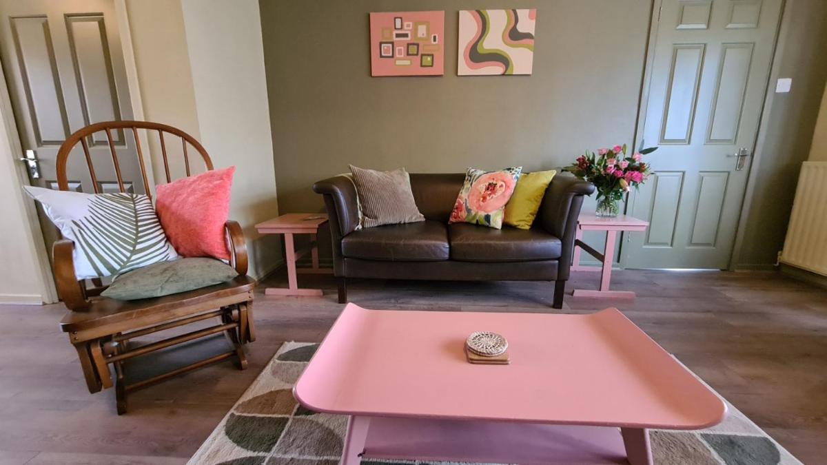 Woodstock by Spires Accommodation a uniquely retro 3 bedroom property - Housity