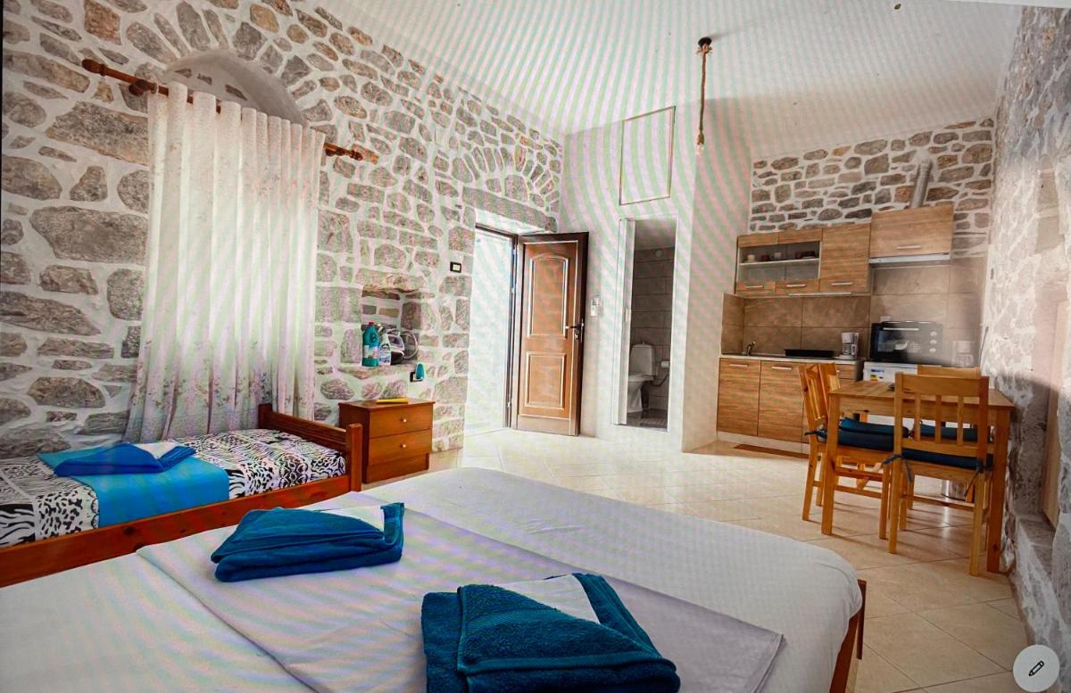 Stone tower east mani - Housity