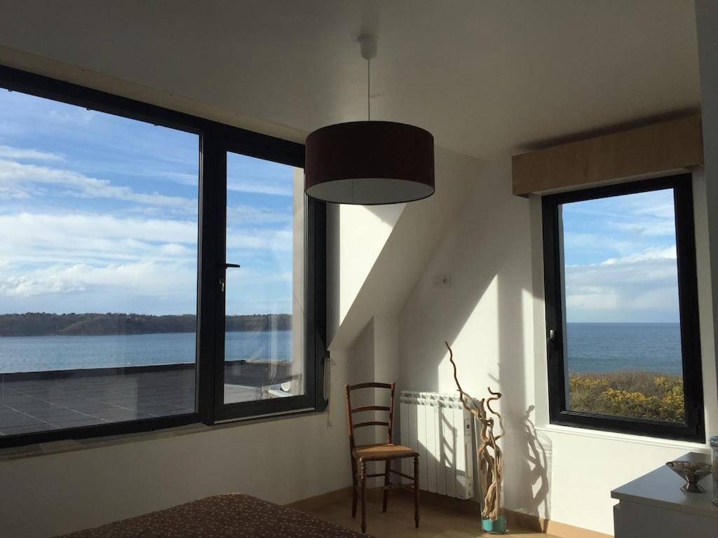 Maison avec spectaculaire vue mer à 180°, accès plage à pied en 5 mn - Housity