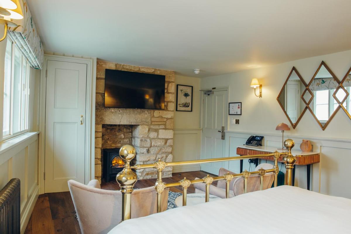 Crown Hotel - Housity