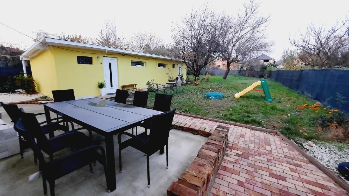 Hi-Bp Garden City Batsanyi Tiny House near the city train with FREE PARKING - Housity