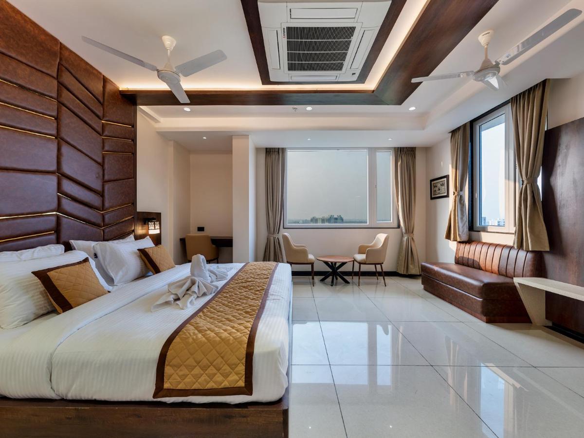 Golden Leaf Resort - Housity