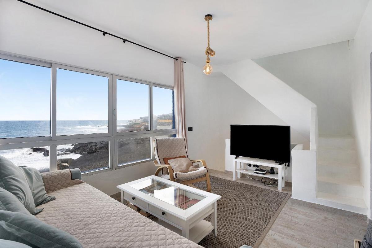Suitetrails - Oceanfront cozzy house