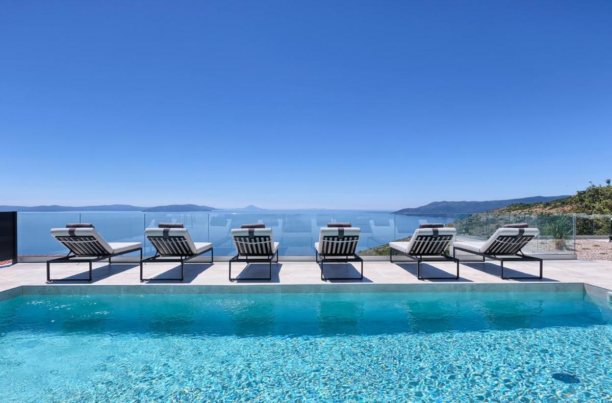 Villa Ultima with sea view, private pool, jacuzzi, gym and sauna - Housity