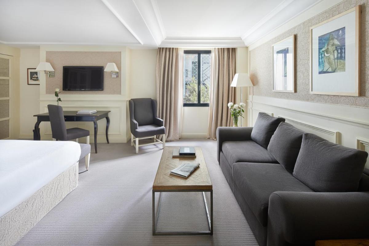 Una televisión o centro de entretenimiento en Majestic Hotel & Spa Barcelona GL