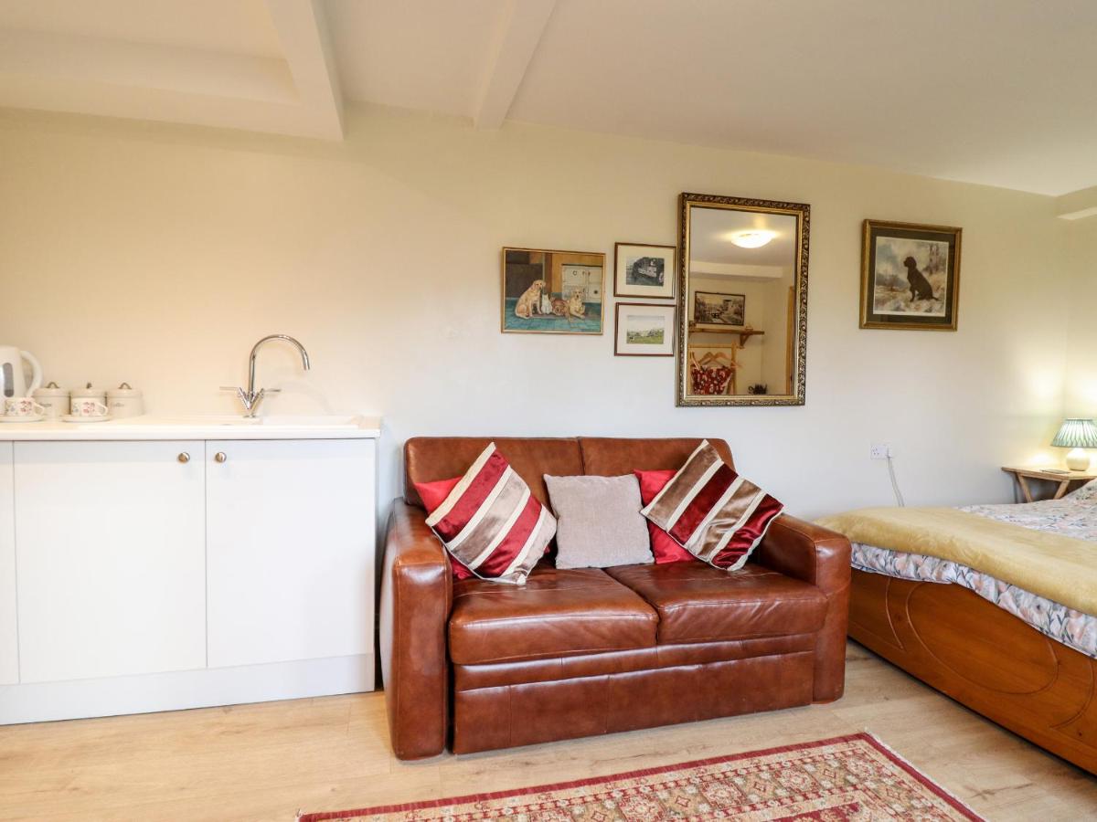 Westoe Hideaway - Housity