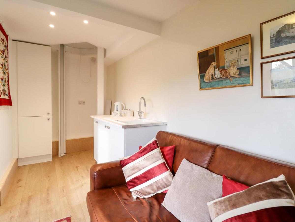 Westoe Hideaway - Housity