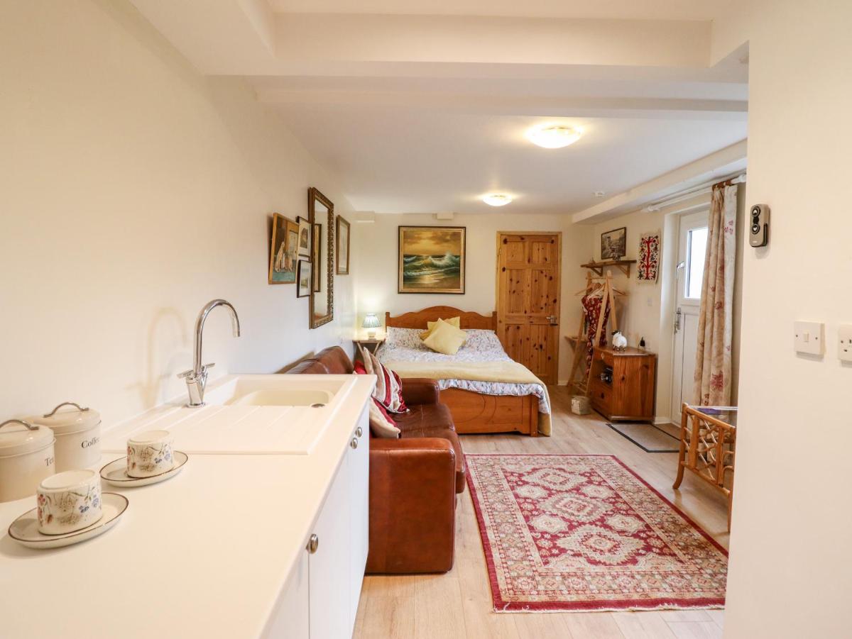 Westoe Hideaway - Housity