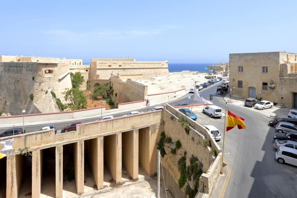 VALLETTASTAY - HARBOR VIEW GEM- SEA VIEW 1 BED APT - Housity