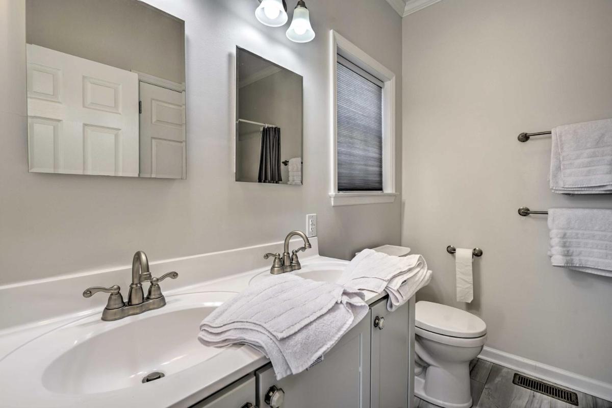 Charming Spring Lake Retreat, 1 Mi to Beach! - Housity