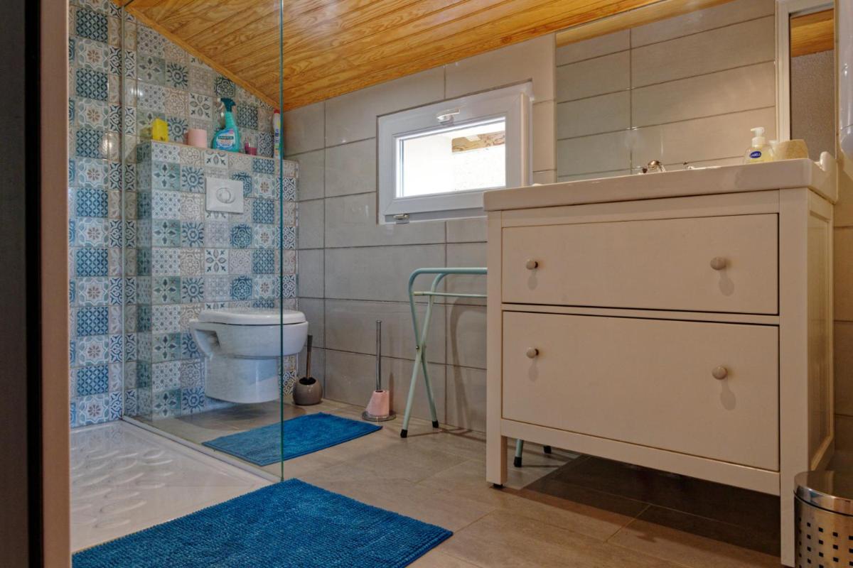 Appartement cosy avec piscine couverte, cadre verdoyant très paisible - Housity