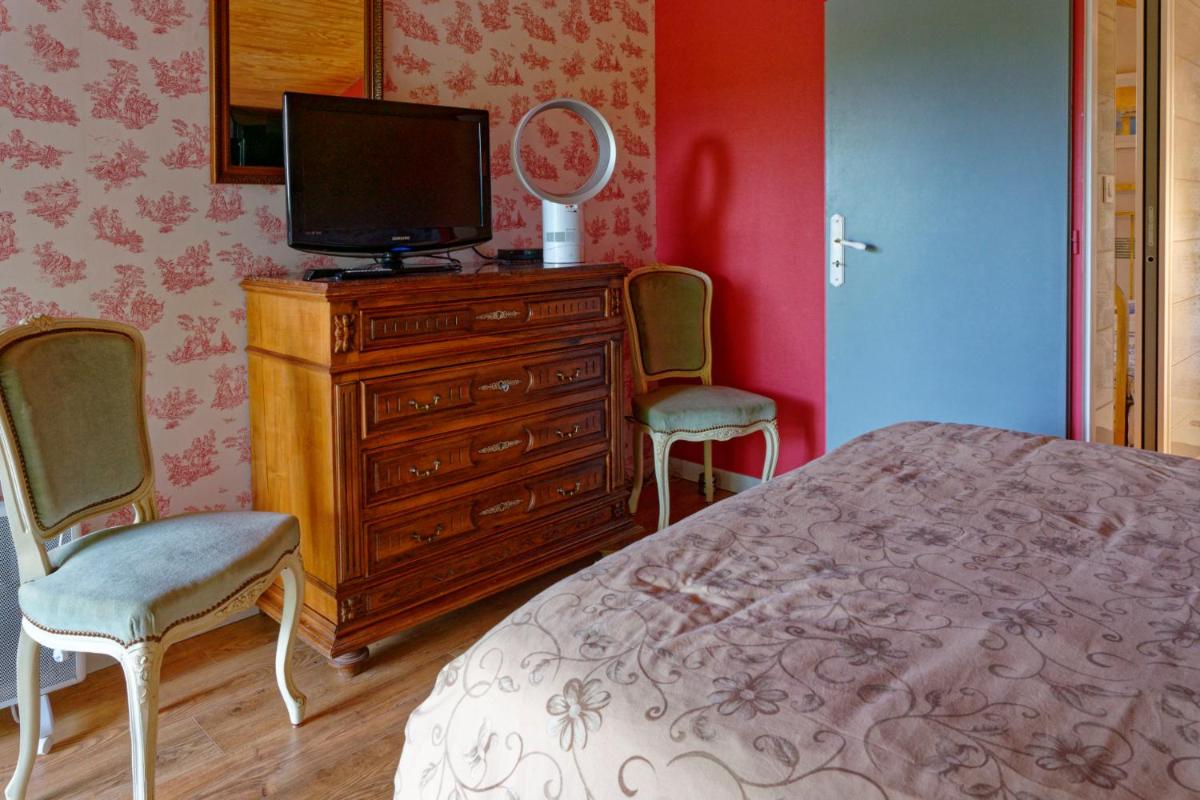 Appartement cosy avec piscine couverte, cadre verdoyant très paisible - Housity