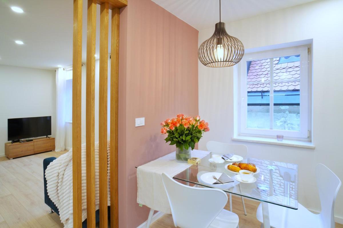 Suitetrails - Sweet Stay Castle Apartment