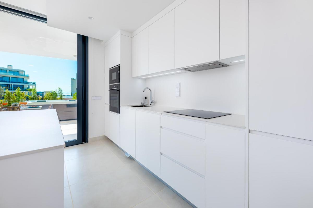 797 HOLIDAY RENTALS - Lujoso apartamento para 6 con jacuzzi en Higueron - Housity