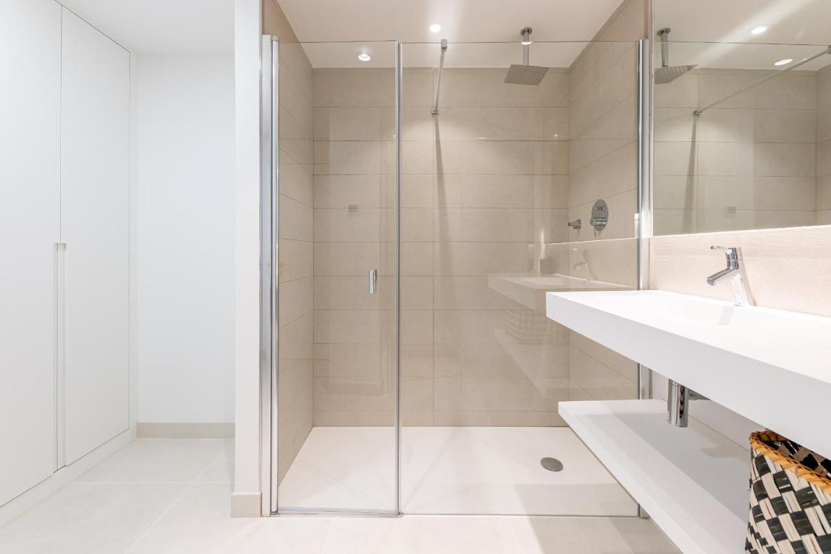 797 HOLIDAY RENTALS - Lujoso apartamento para 6 con jacuzzi en Higueron - Housity