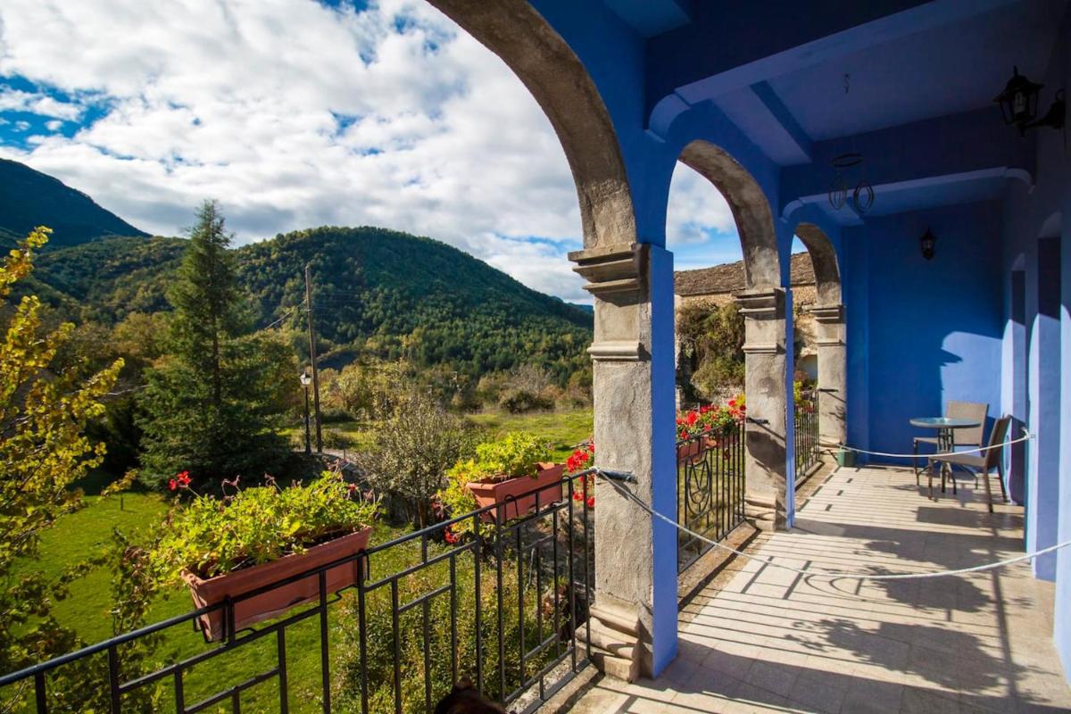 Spacious house with mountain view in Albella, fireplace. - Housity