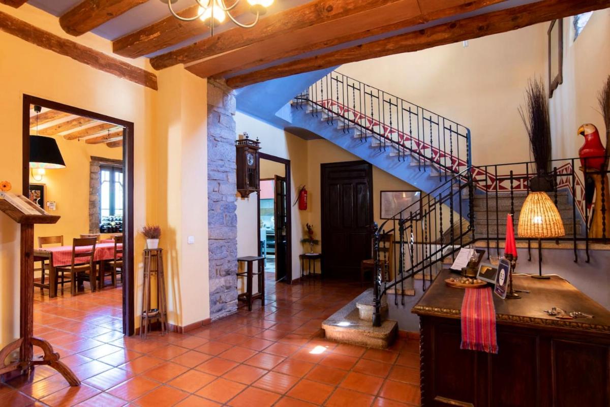 Spacious house with mountain view in Albella, fireplace. - Housity