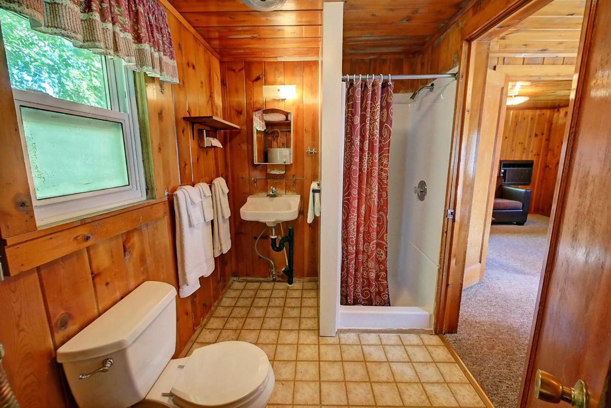 Idle A While Cabins - Housity