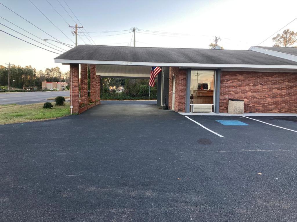 FAIRFIELD MOTEL OF WINNSBORO - Housity