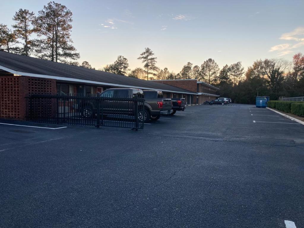 FAIRFIELD MOTEL OF WINNSBORO - Housity
