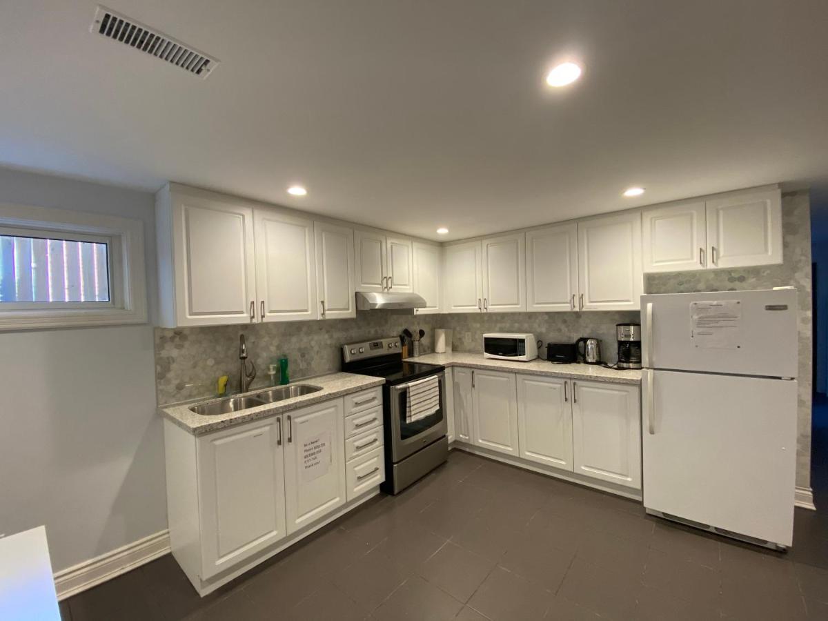 Yonge and Finch Subway !UU Spacious & Quiet Private Bdr with Shared Bathroom - Housity