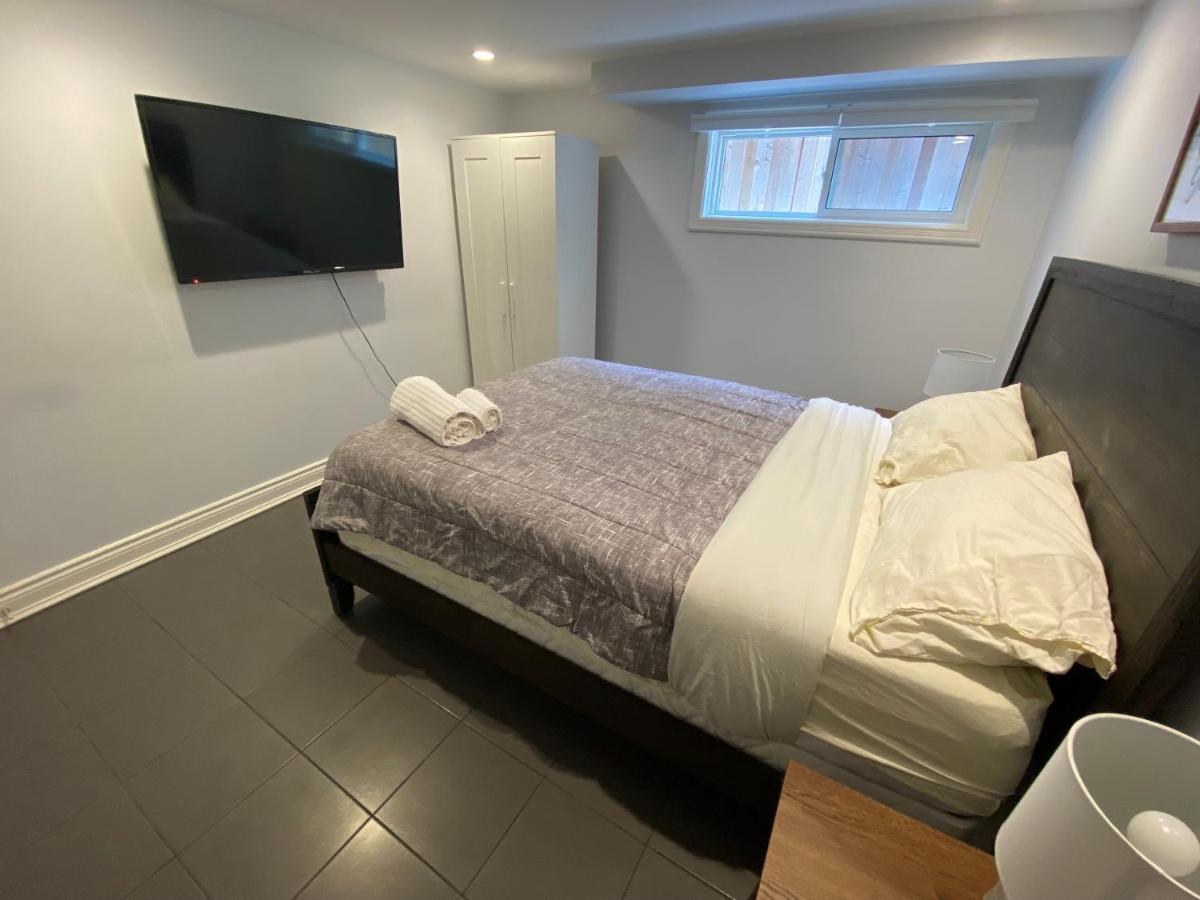 Yonge and Finch Subway !UU Spacious & Quiet Private Bdr with Shared Bathroom - Housity