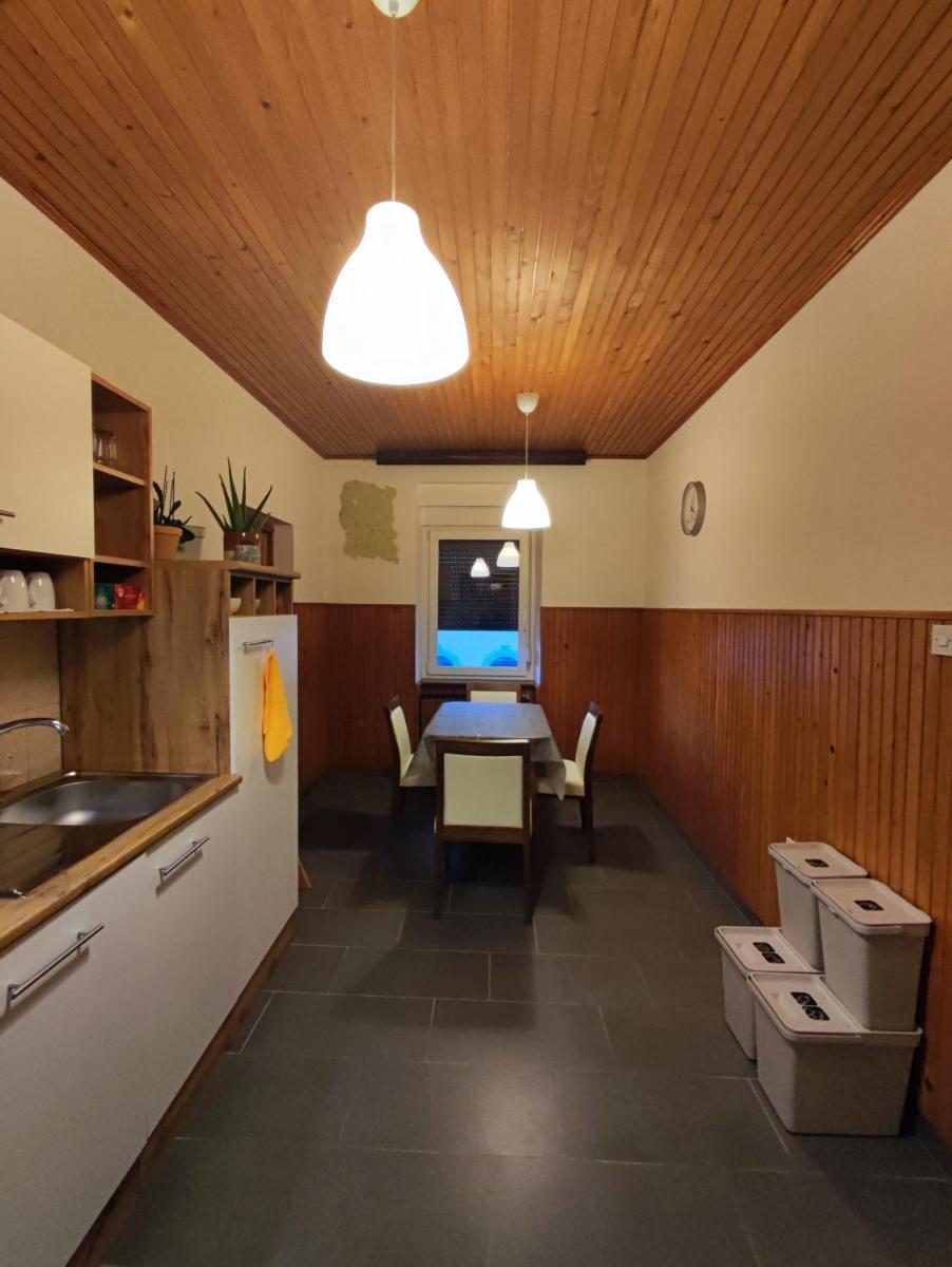 Family Hostel Pivka - Housity