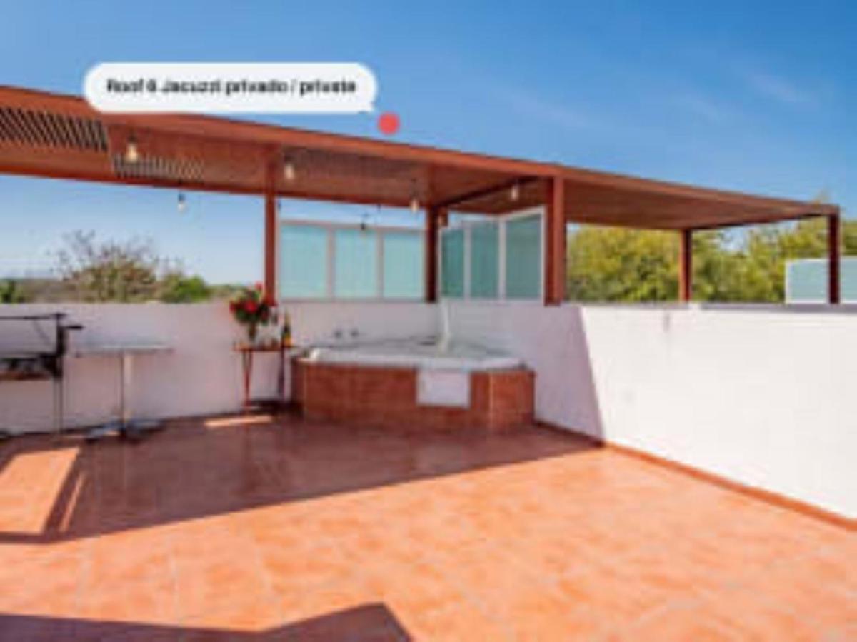 NUEVA! Villa en teques - Housity