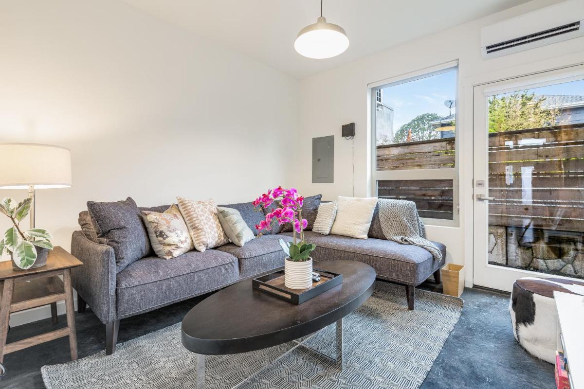 2BR 2BA The Ballard Modish, Seattle Location with rooftop view - Housity
