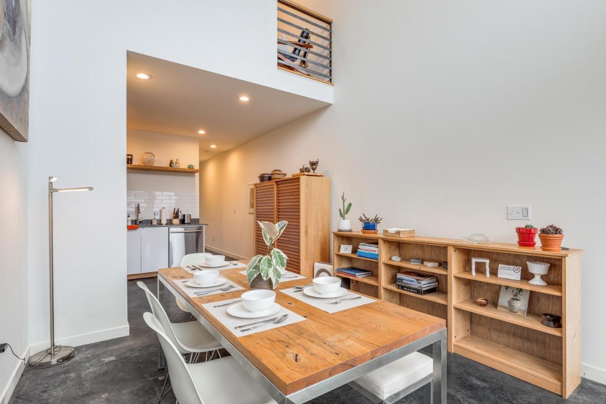 2BR 2BA The Ballard Modish, Seattle Location with rooftop view - Housity