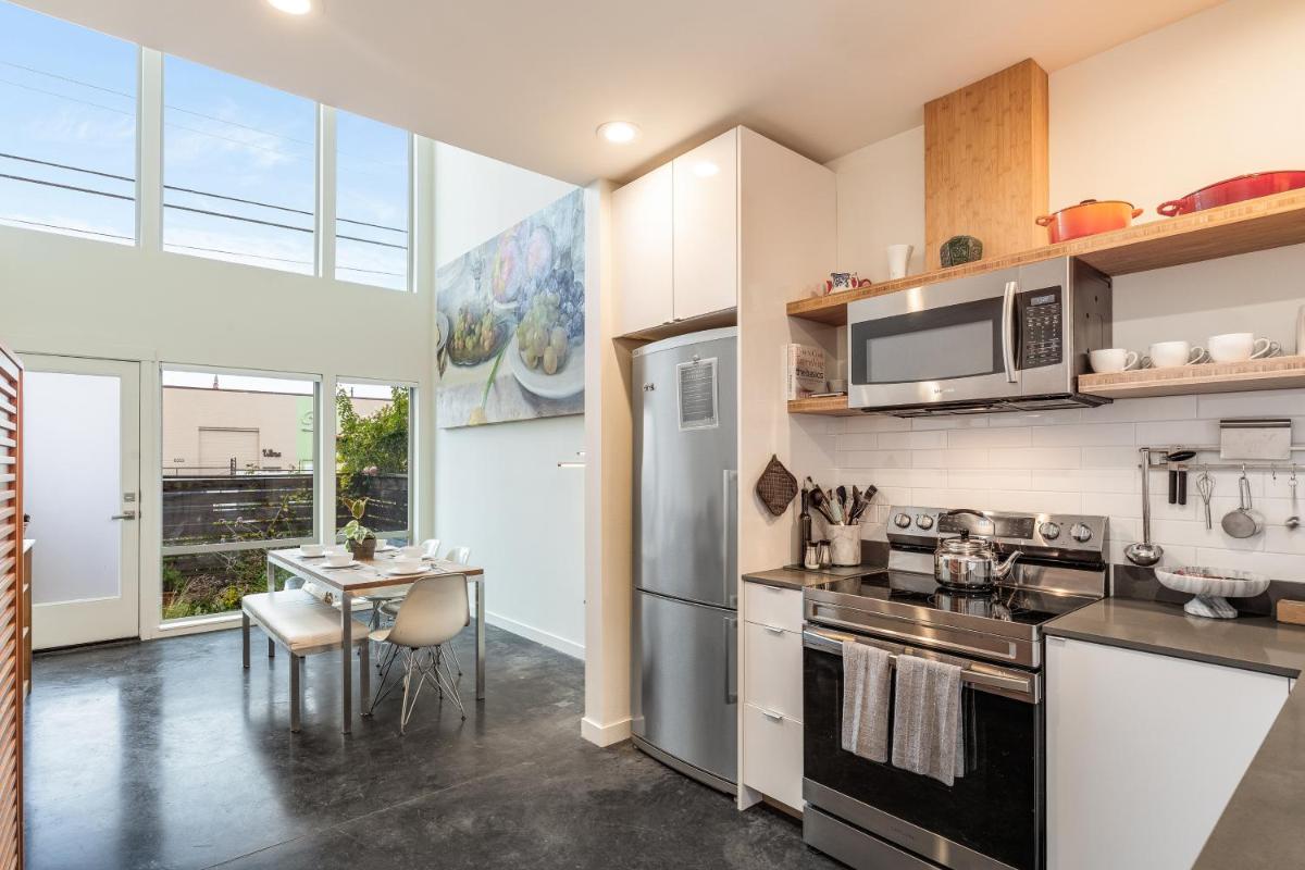 2BR 2BA The Ballard Modish, Seattle Location with rooftop view - Housity