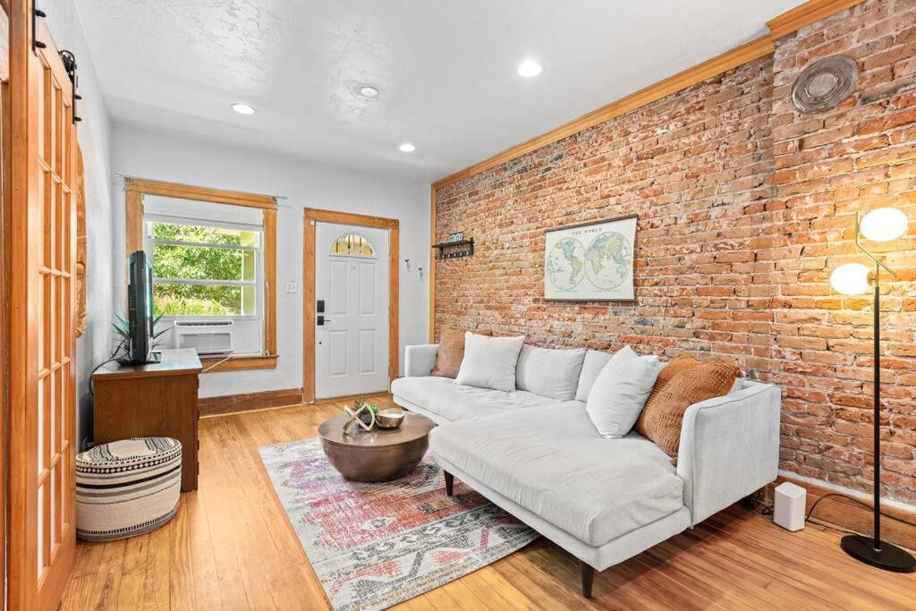 High House - urban row home near RiNo Art District - Housity