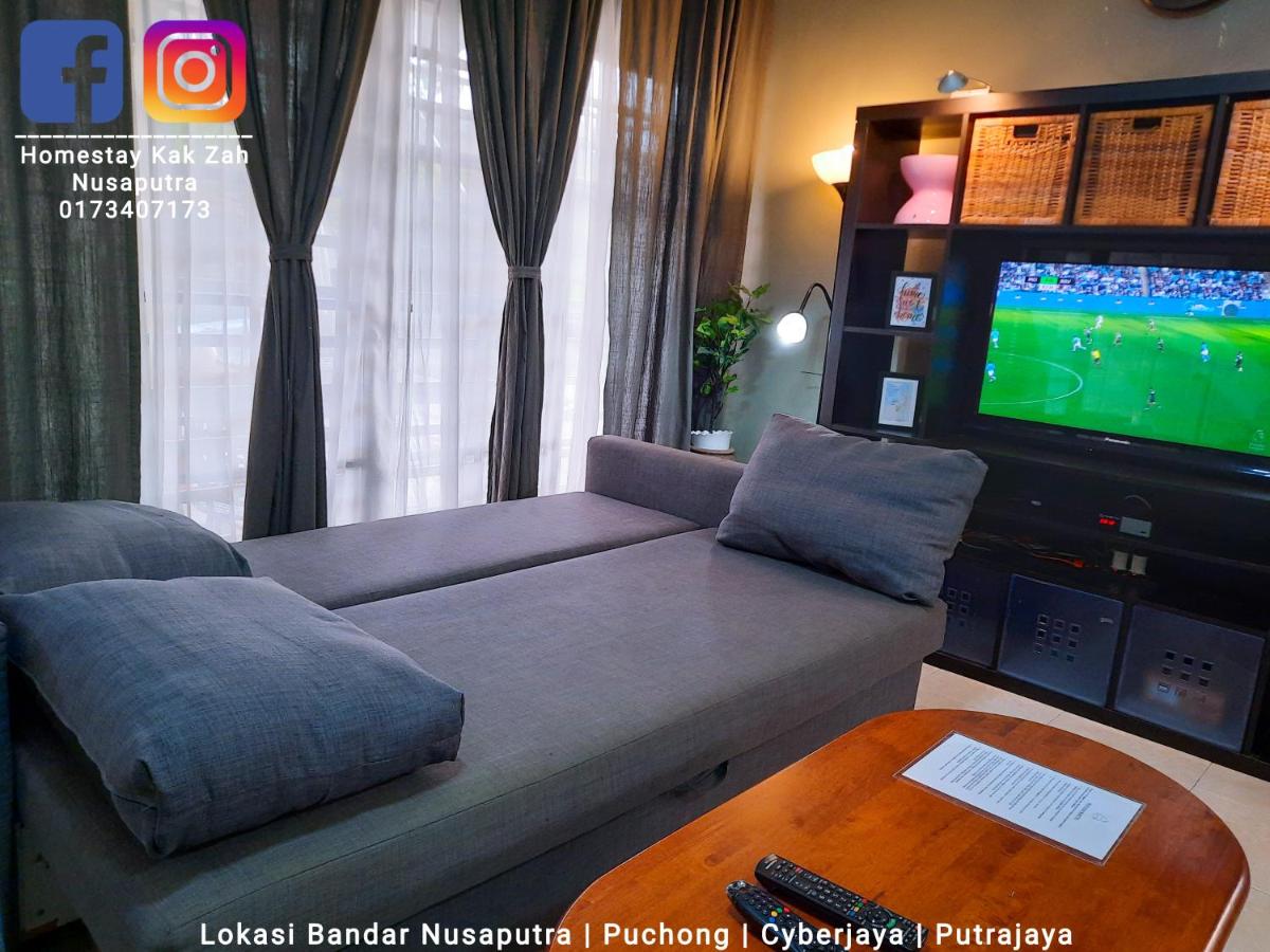 Homestay Kak Zah Nusaputra 4Room at Puchong Cyberjaya Putrajaya SplashMania - Housity